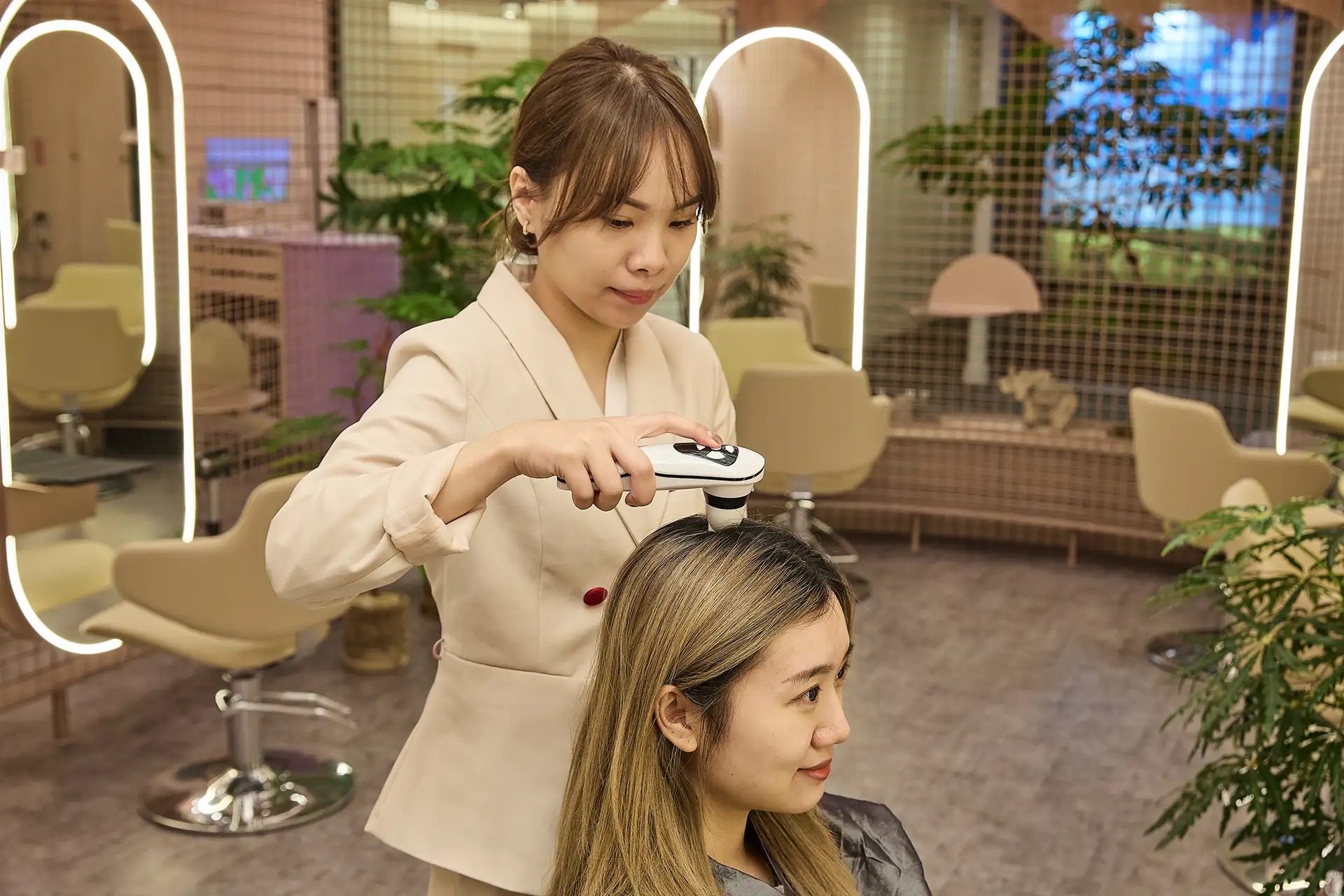 TrichoLab specialist conducting a scalp analysis